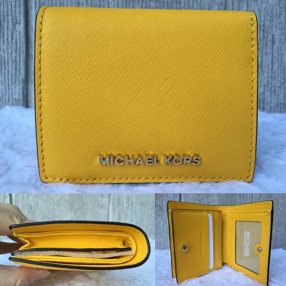 Used Authentic Micheal Kors Bifold Flap Card Id Saffiano Wallet - Picture 1 of 10